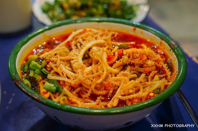 成都本地人去的最好吃的美食,中国姑娘吃成都美食