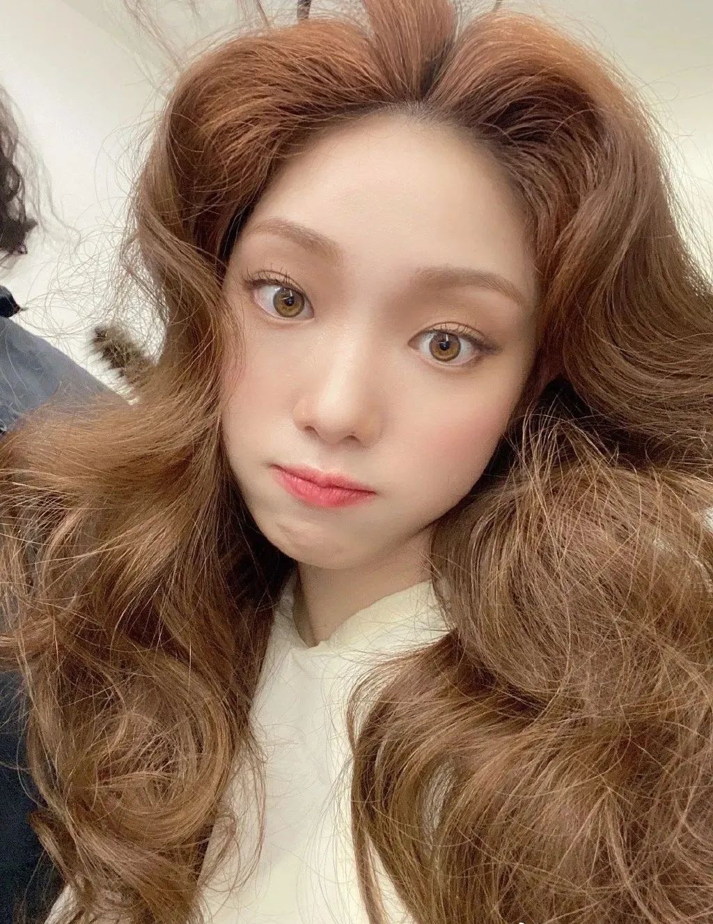 小五官扁平脸适合什么风格,塌鼻扁平脸