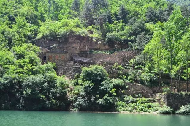 巍巍太行山山峰险峻,太行山奇峰峻岭