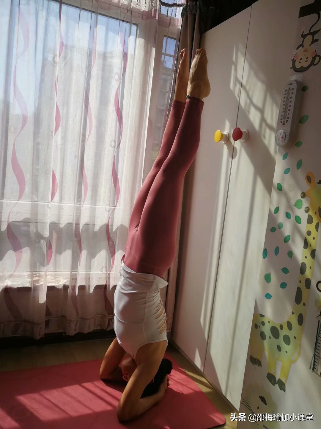 瑜伽头肘倒立技巧练习步骤,瑜伽头倒立注意事项