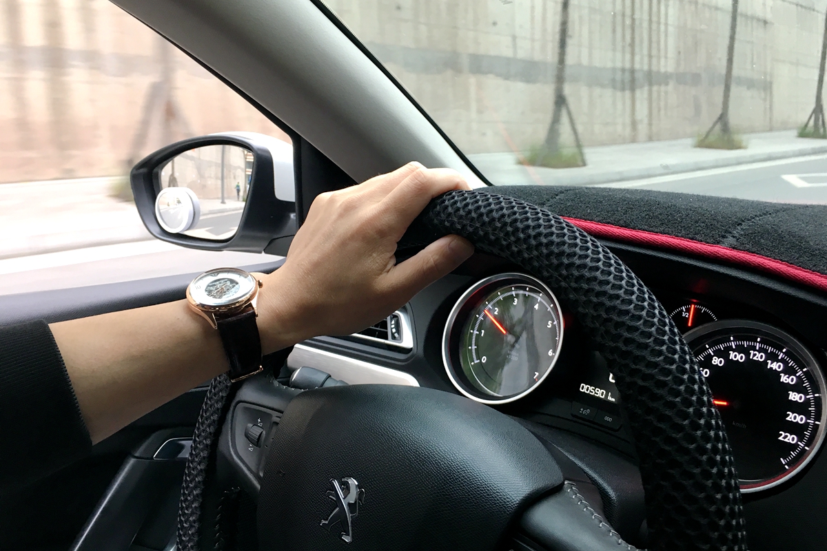 阿玛尼405跟阿玛尼405g有什么区别,阿玛尼手表什么档次