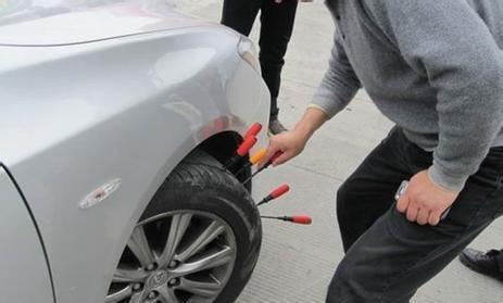 欧美奇葩违章处罚,国外开车违规奇葩处罚