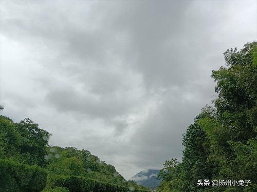 浮光掠影古诗,浮光掠影可以形容山吗