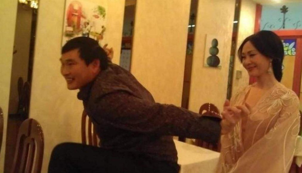 大衣哥书法被曝5个字写错2个,大衣哥书法靠谱吗