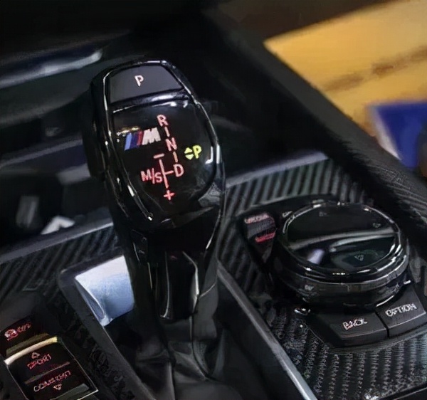 宝马sport模式换挡冲击,宝马535le混动s档和sport什么区别