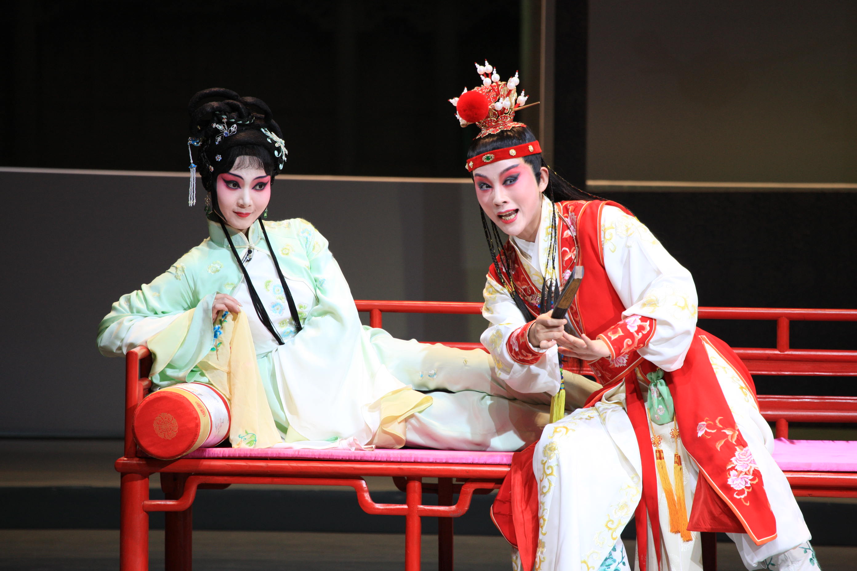 红楼梦的感情深度解析,情不知所起一往而深红楼梦