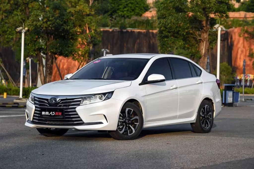 想买4万5万多的轿车选这三款就行,首付两万什么车性价比高