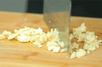 一场来自蒜味的持久战，每一个吃蒜星人不知道的事（菲李漫画）