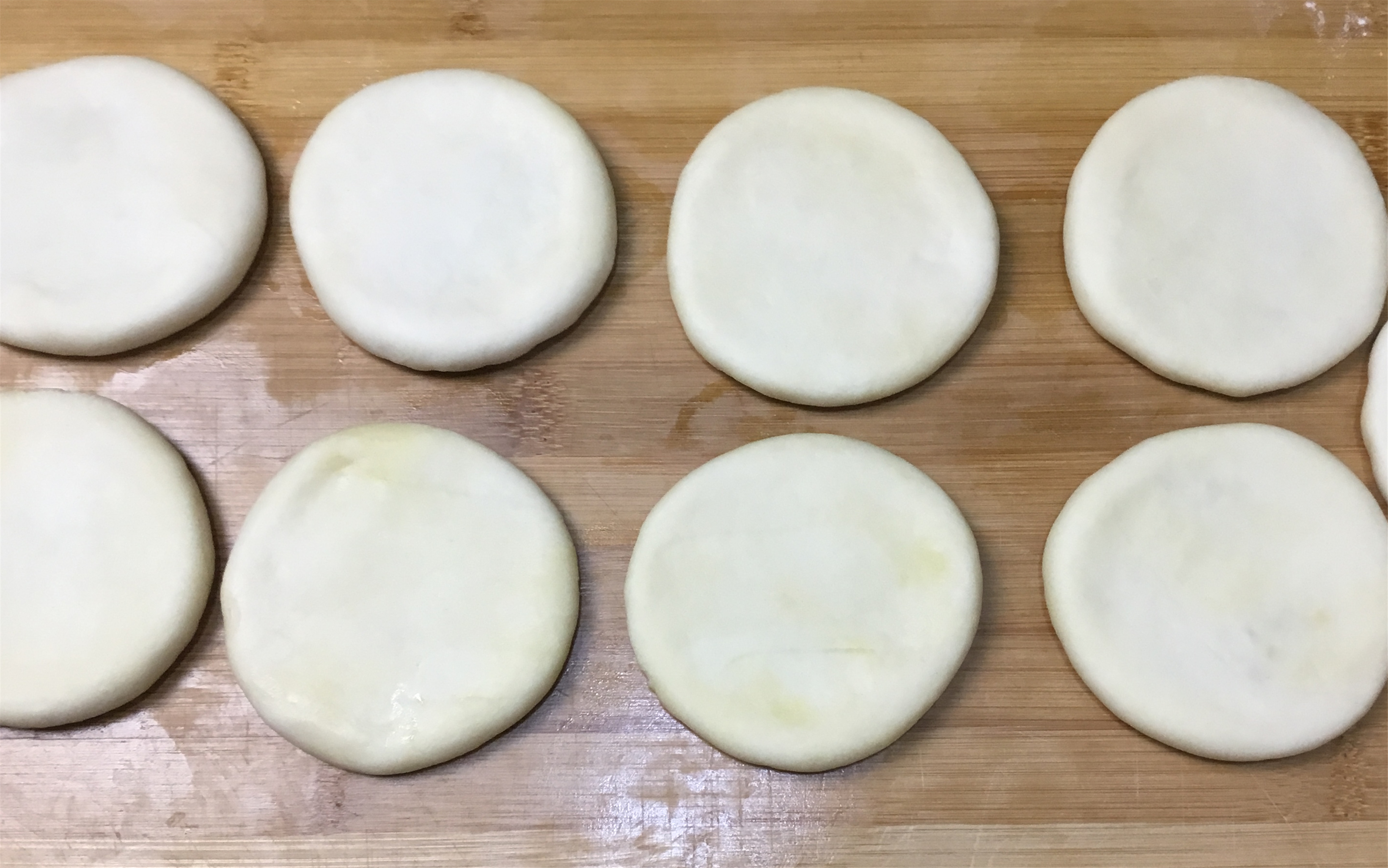 板栗酥别买了自己做,板栗酥饼真的是用绿豆做的吗