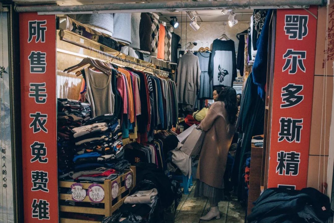 鍗楀潽鍦颁笅璐墿澶╁爞,鍦颁笅鍟嗗満閲嶅簡琚仐蹇樼殑璐墿澶╁爞