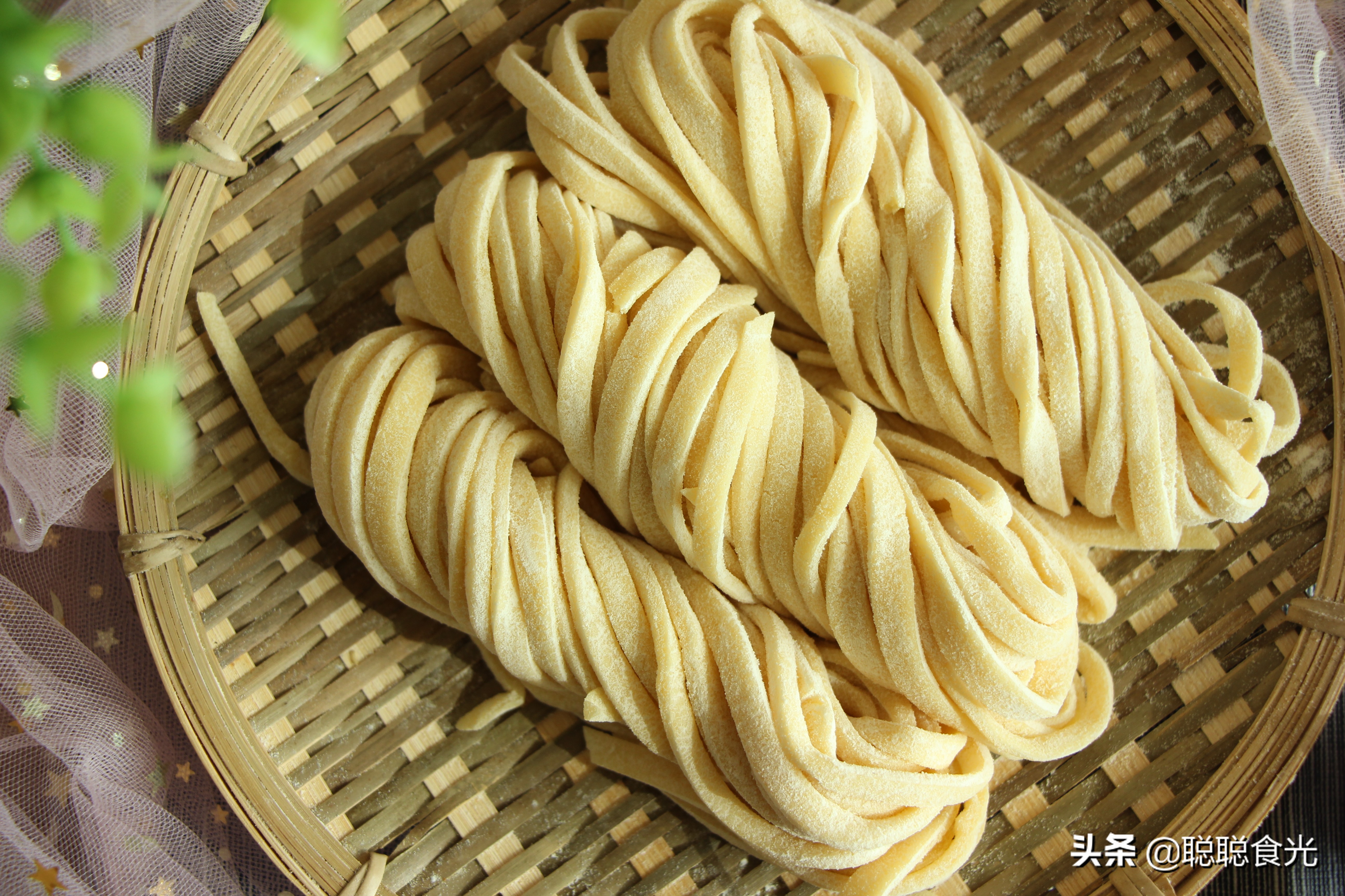 碱面手擀面怎么做劲道不断条,做手擀面放点什么筋道