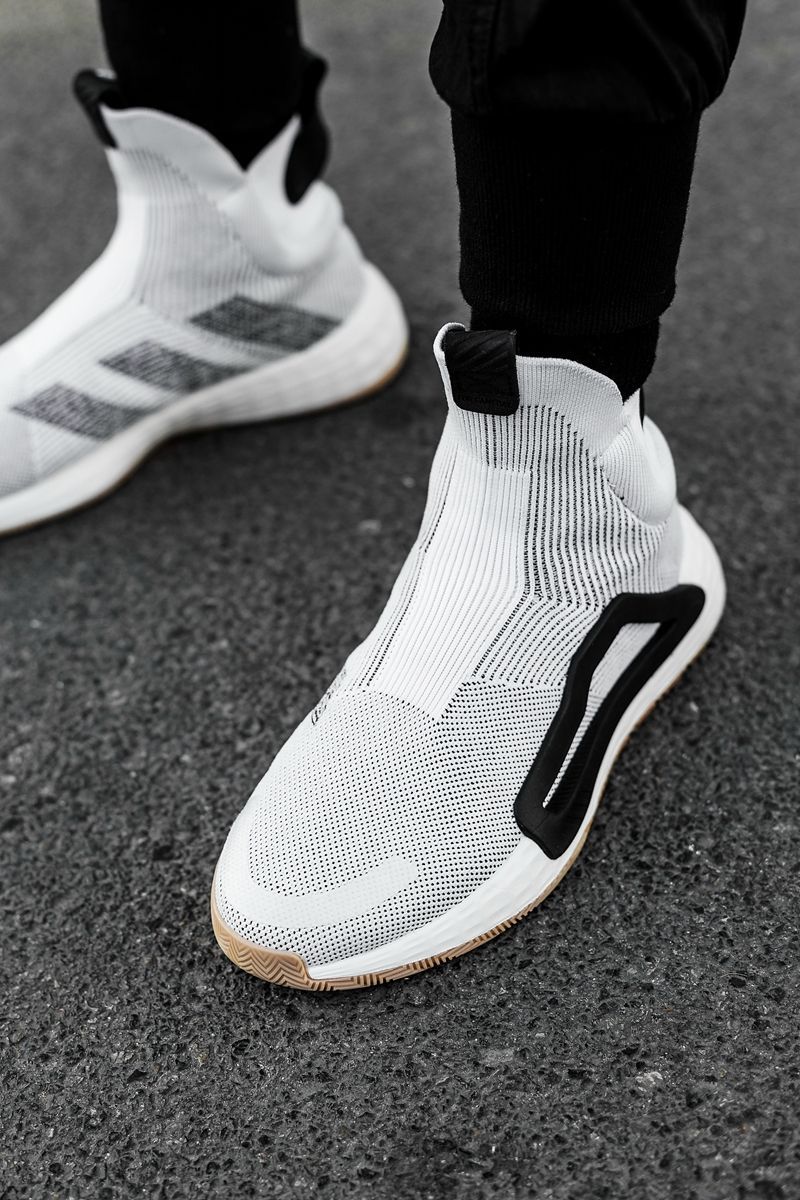 阿迪经典篮球鞋有哪些,阿迪篮球鞋偏小还是偏大