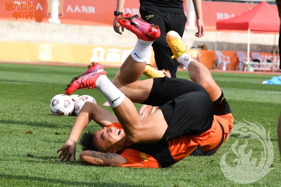 赛前团队热身投篮训练,武汉队第二场热身赛