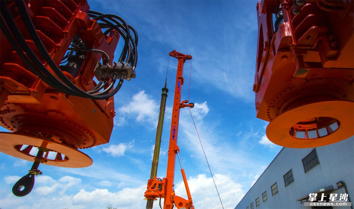 星沙都挺好雕塑,在都挺好遇到自己熟悉的车牌