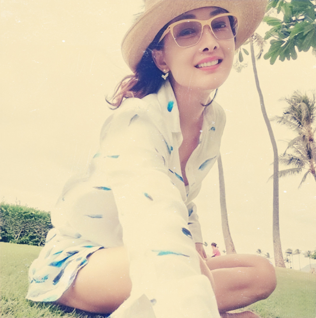 牛莉一家三口近照曝光,牛莉晒一家三口照片