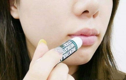 再昂贵的口红也只是点缀,遮盖深唇纹最好的口红