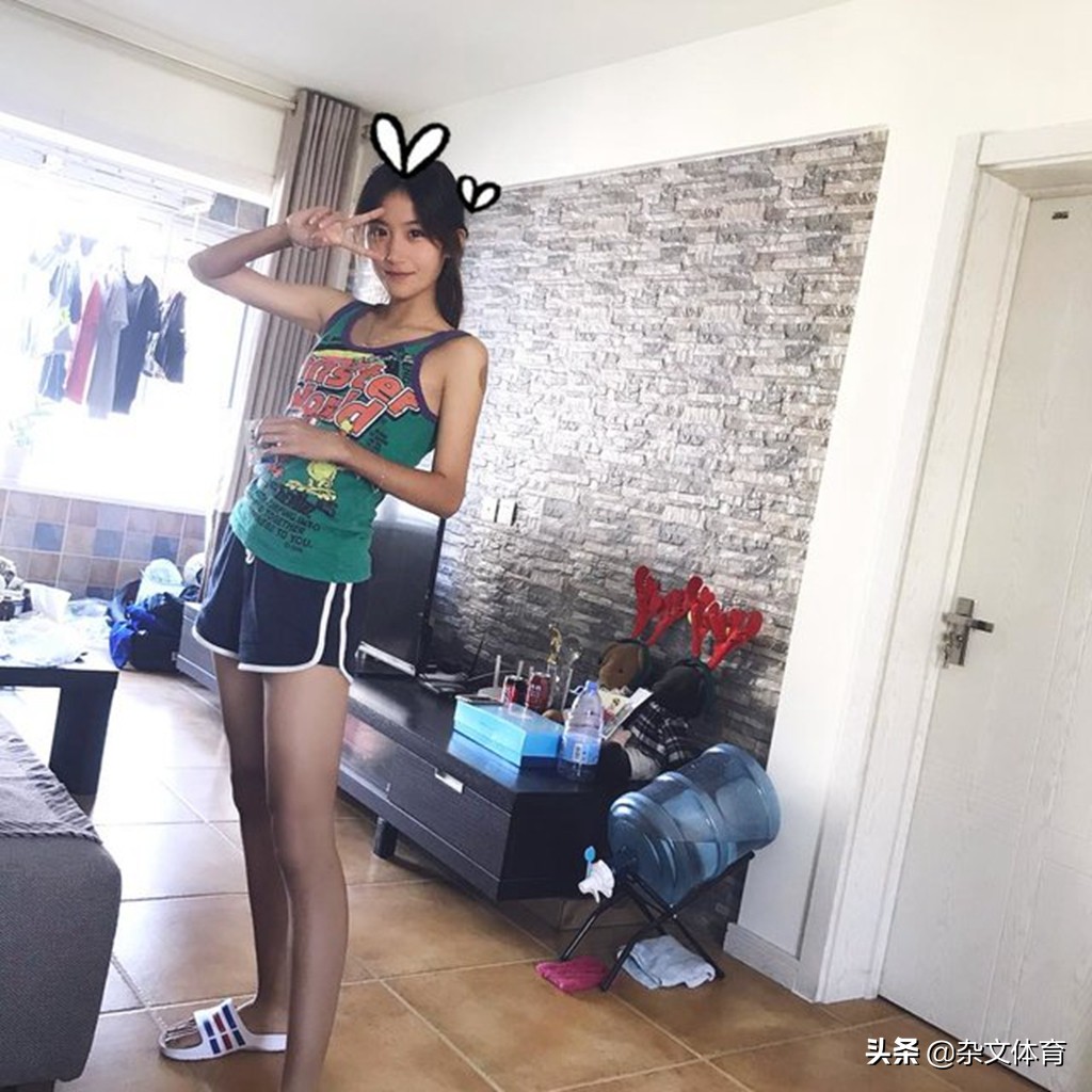 女足场上的双胞胎姐妹花！堪称球场上的模特，偶像是王霜