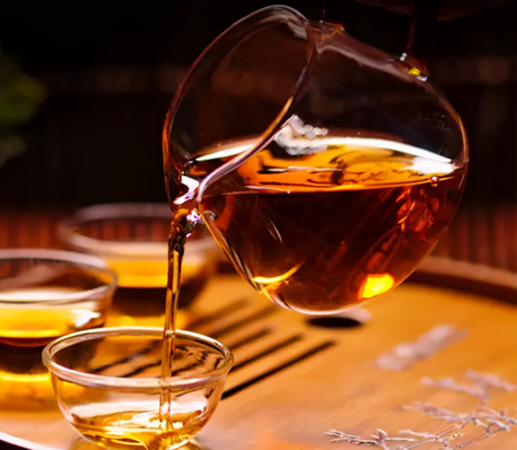 岩冷普洱茶饼0085价格,十年的生普洱茶饼值多少钱