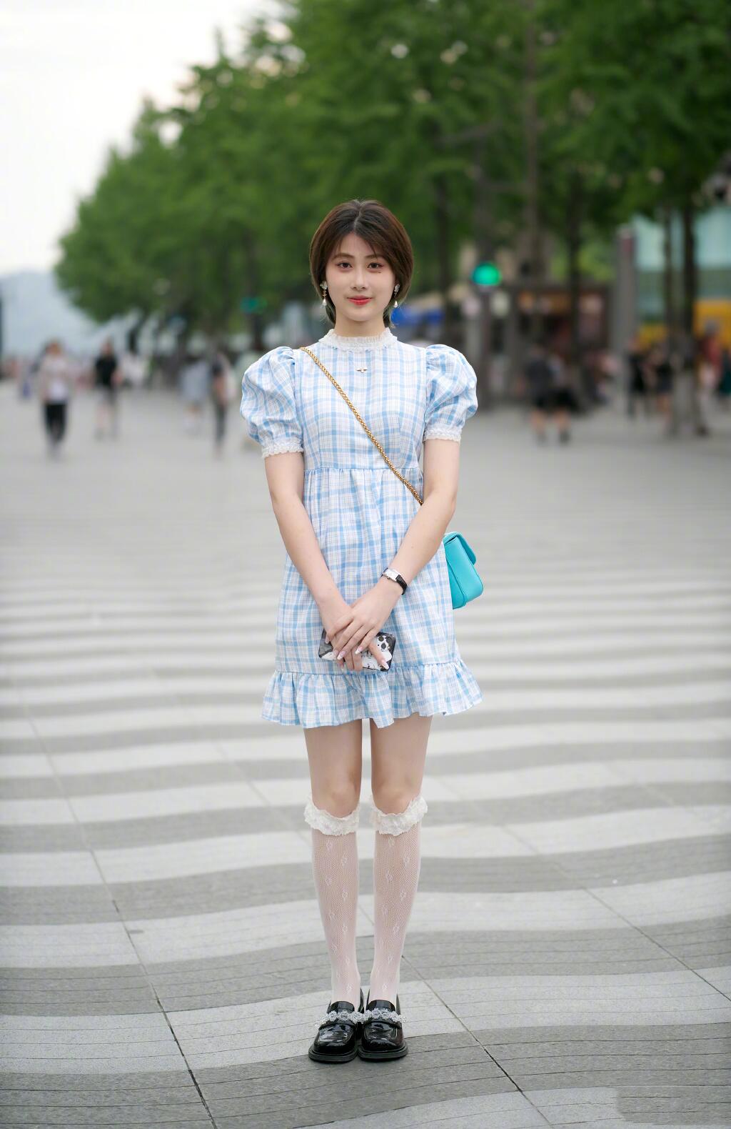 老爹鞋配裙子的穿法图,穿裙子千万别搭这4双鞋