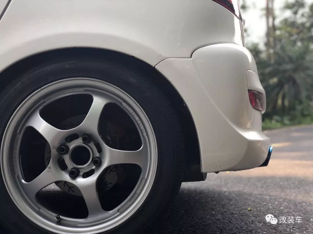 改装也疯狂黑武士标致207的蜕变,08年标致207还能值多少钱