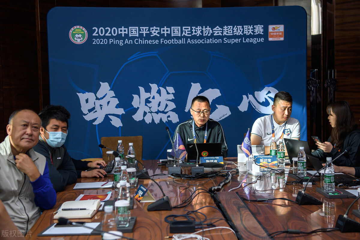 重庆足球欠薪,曝中超重庆队球员罢训