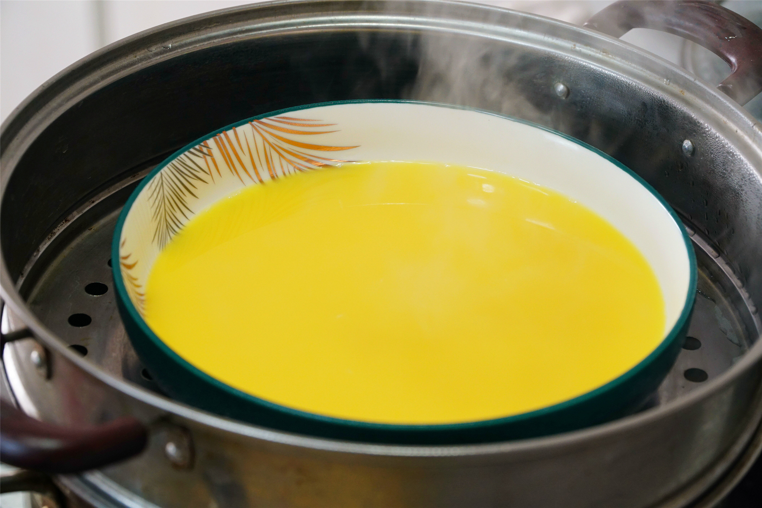 蒸鸡蛋羹该用什么火,蒸鸡蛋羹应该冷水下锅还是热水