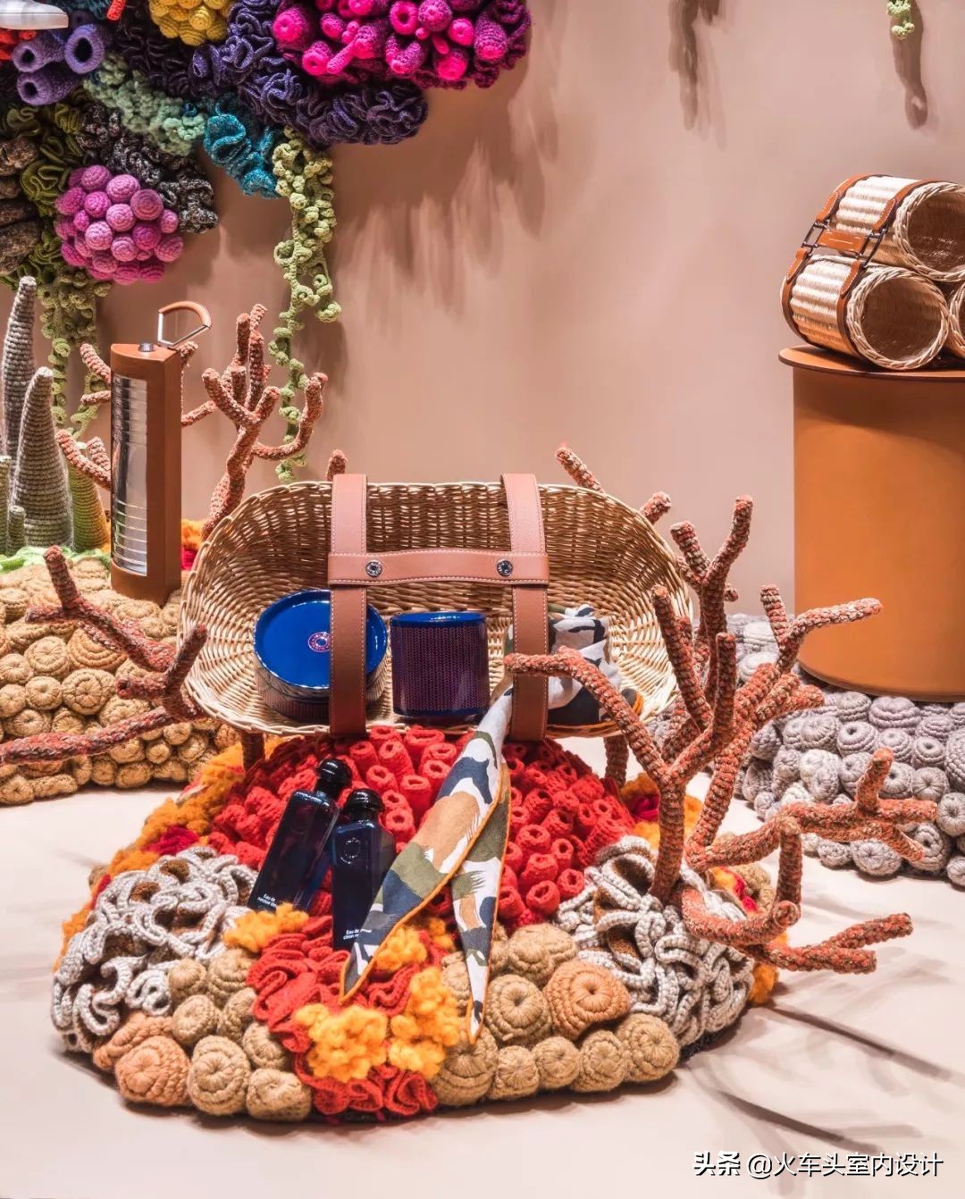 爱马仕2023橱窗设计最新款,爱马仕2022橱窗设计效果图