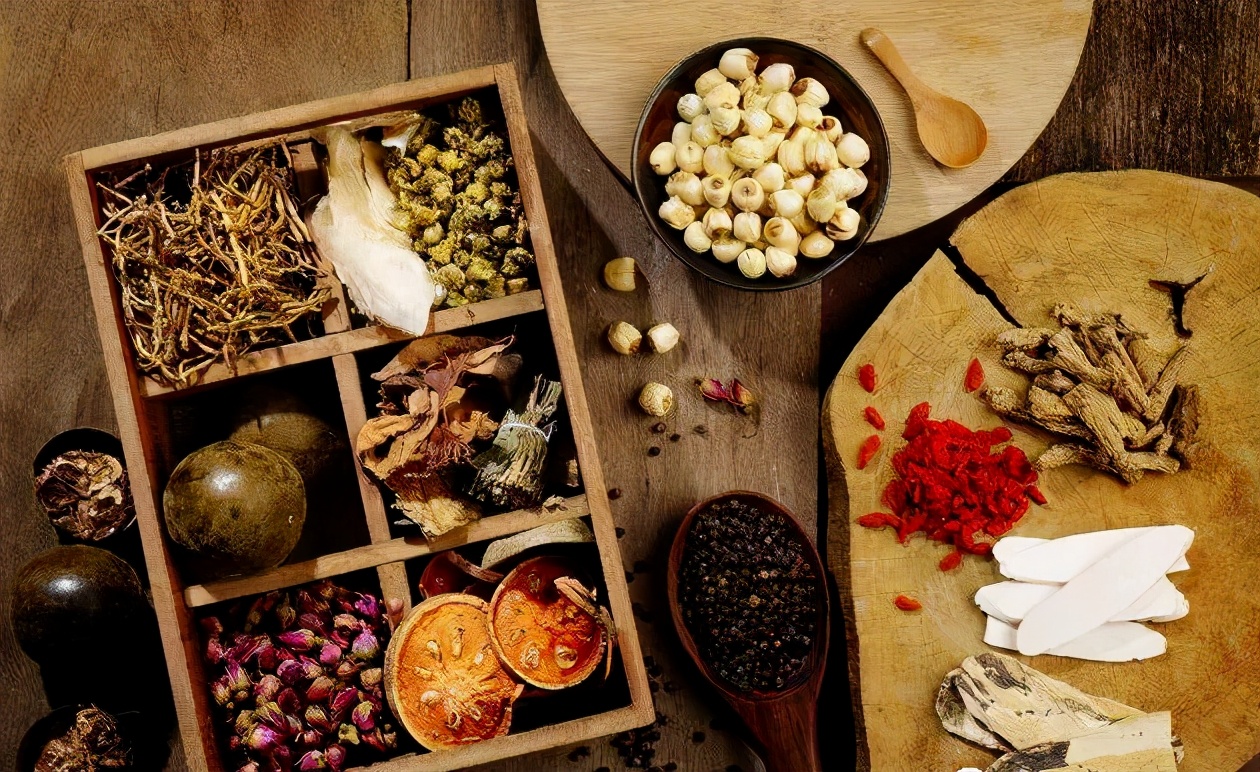 血小板低和反复出血吃什么中草药,血小板低已经出现皮下出血危险吗