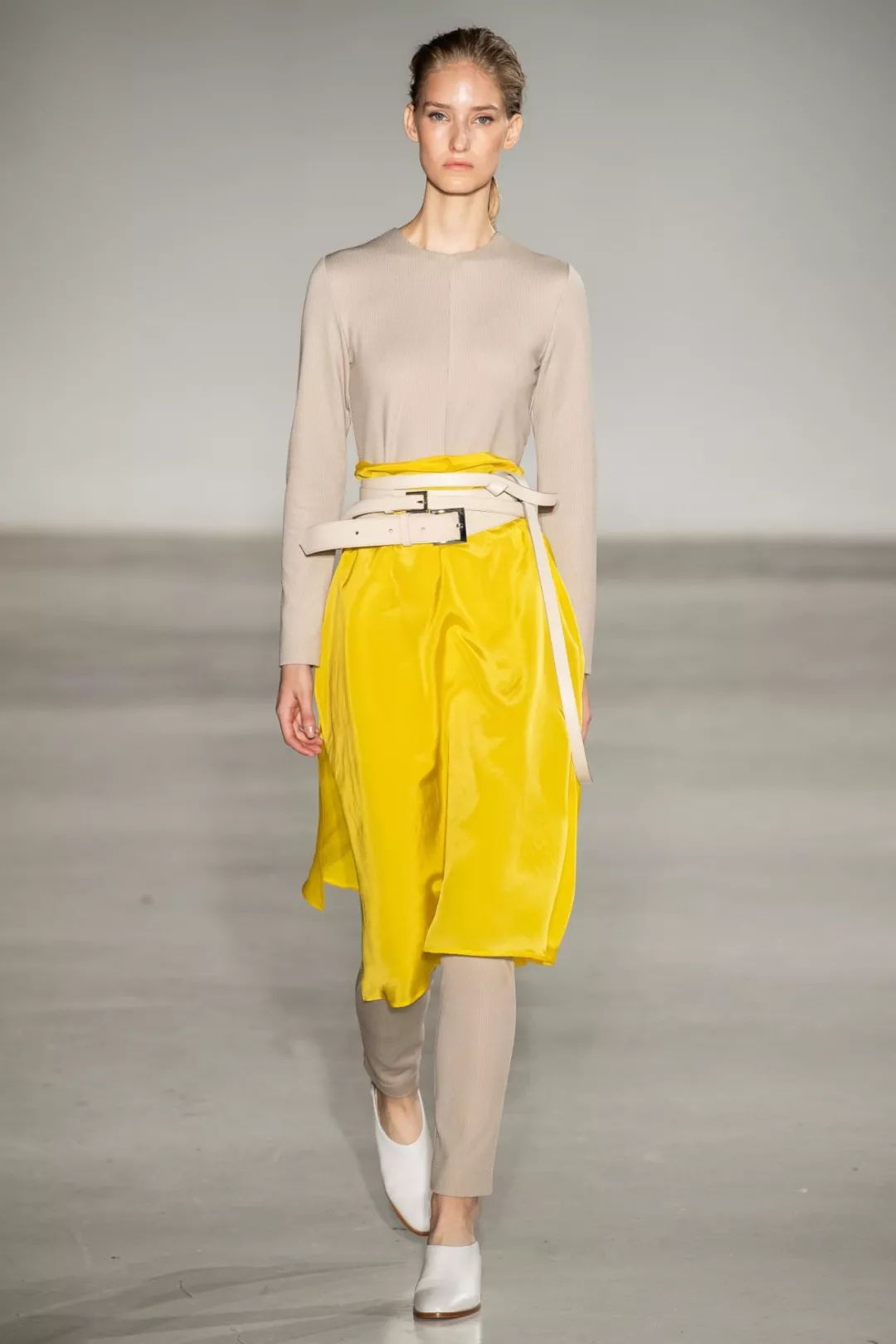 2020流行什么颜色的衣服,今年最流行的衣服颜色是什么颜色