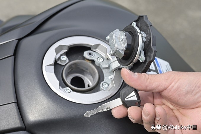 川崎z900跟川崎z1000有什么差别,川崎Z900驾驶体验