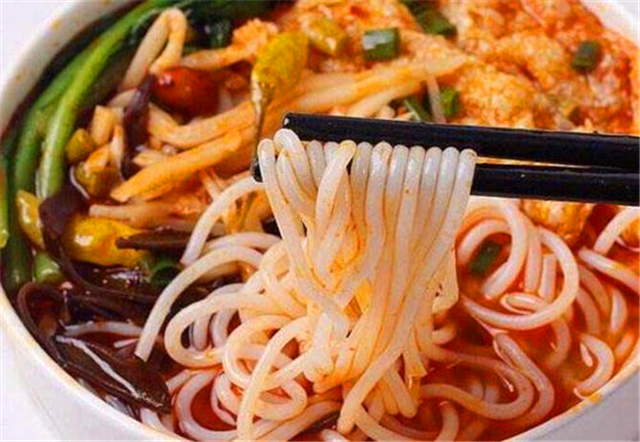 康师傅亏九百亿，裁员2.5万，巨头都站不住，泡面市场还有救吗