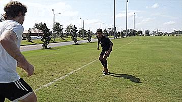 初学者足球点球技巧,五个初学者必会的足球基本技巧