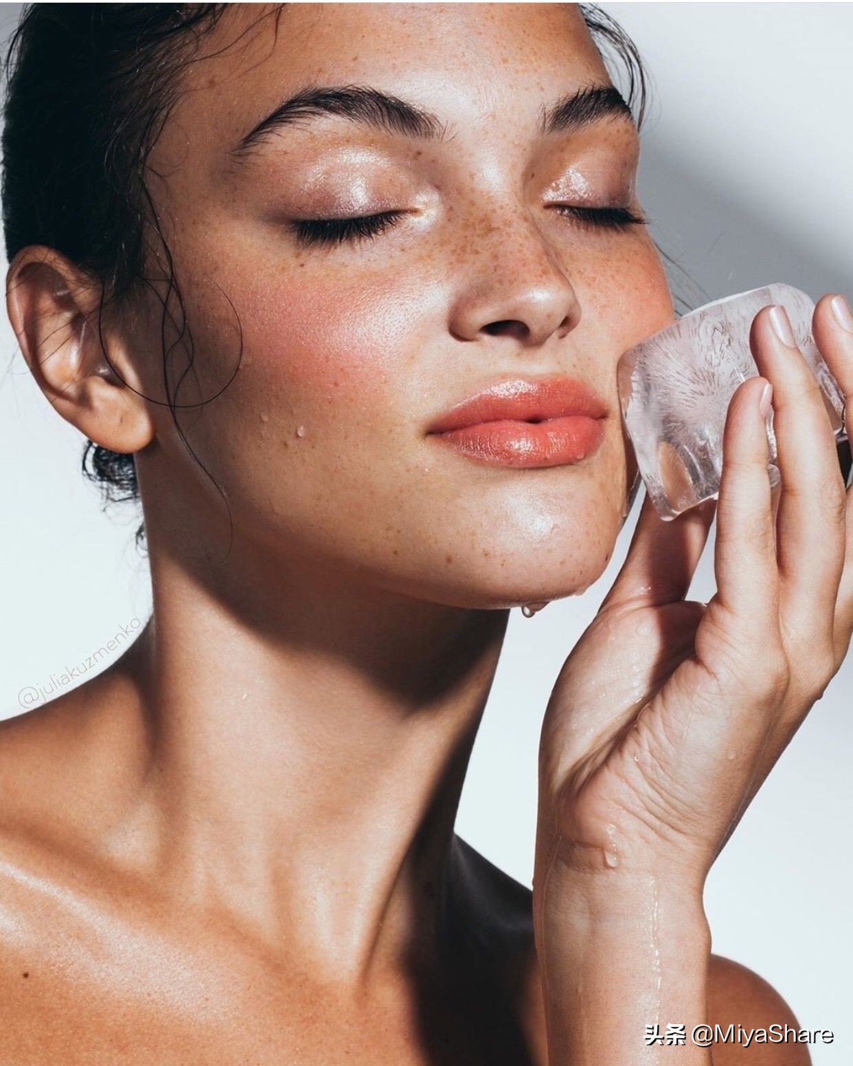 化妆棉涂爽肤水有用吗,爽肤水用化妆棉好还是手涂好