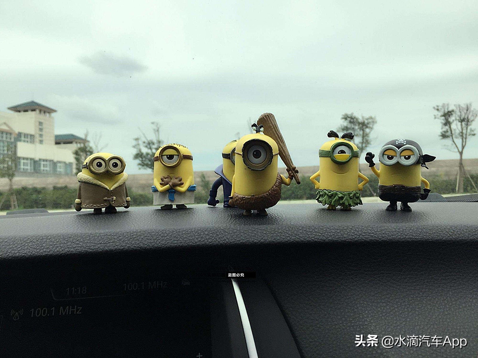 汽车放置装饰品隐患,车上放装饰品摆件有什么危险