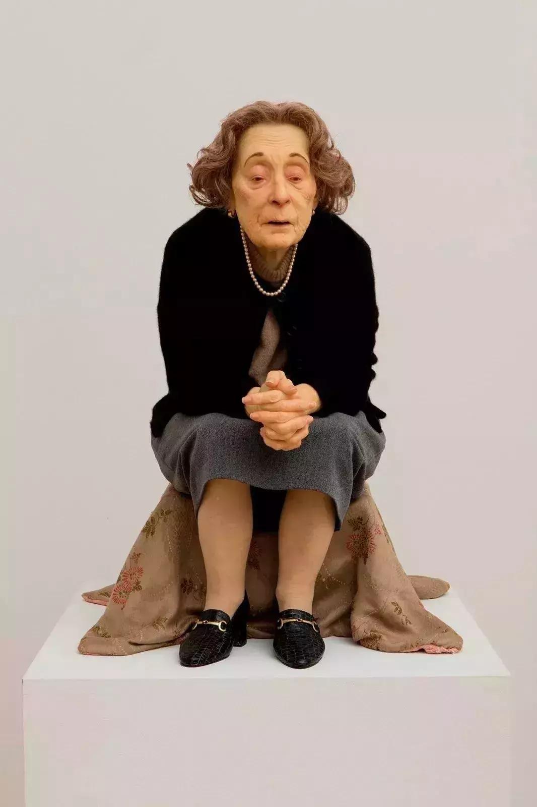 逼真雕塑人,真人雕塑吓人