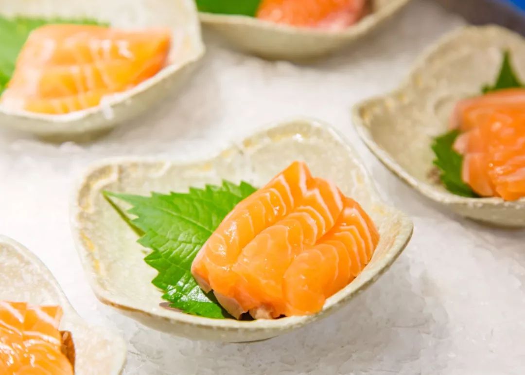 象拔蚌拼鹅肝三文鱼刺身拼盘,象拔蚌三文鱼鹅肝刺身拼盘