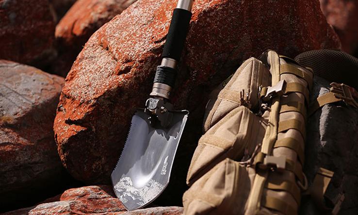 小伙卖房研究出超级钻头,小伙用铲子造房子