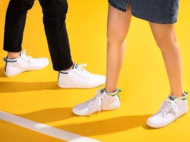 夏天什么裙子配小白鞋,夏天穿裙子可以穿小白鞋吗