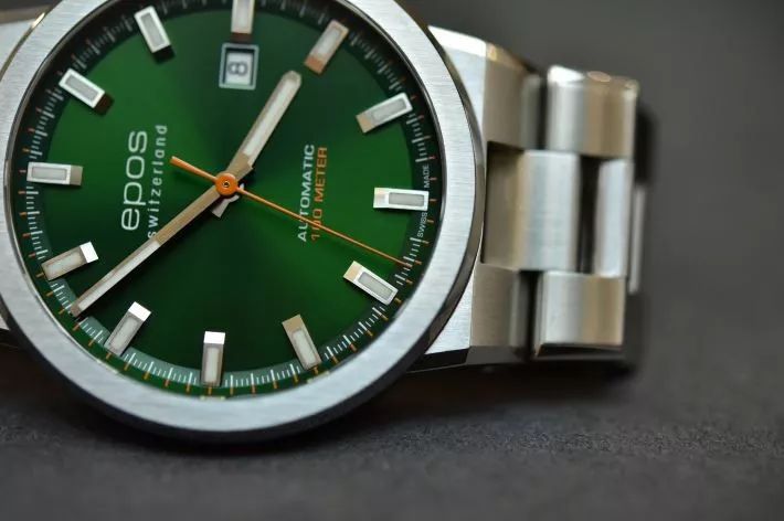 劳力士手表为什么叫绿水鬼手表,劳力士绿水鬼是黑表盘还是绿表盘