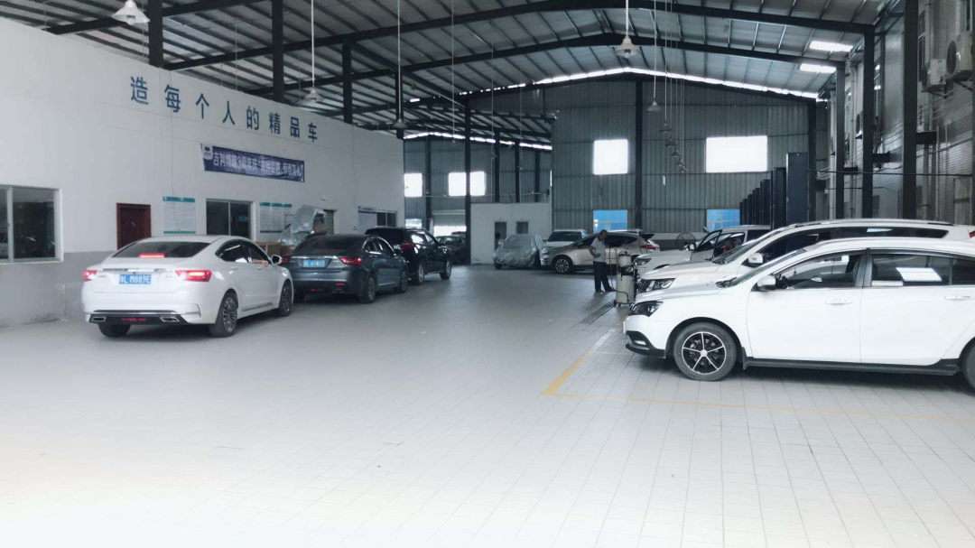 4s店卖一辆车到底赚多少钱,4s店一般一个月能卖多少台车