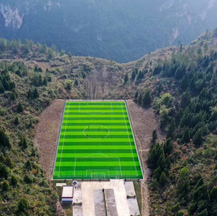 墓地足球场惊现河南，难道推进社区足球场地建设又成面子工程