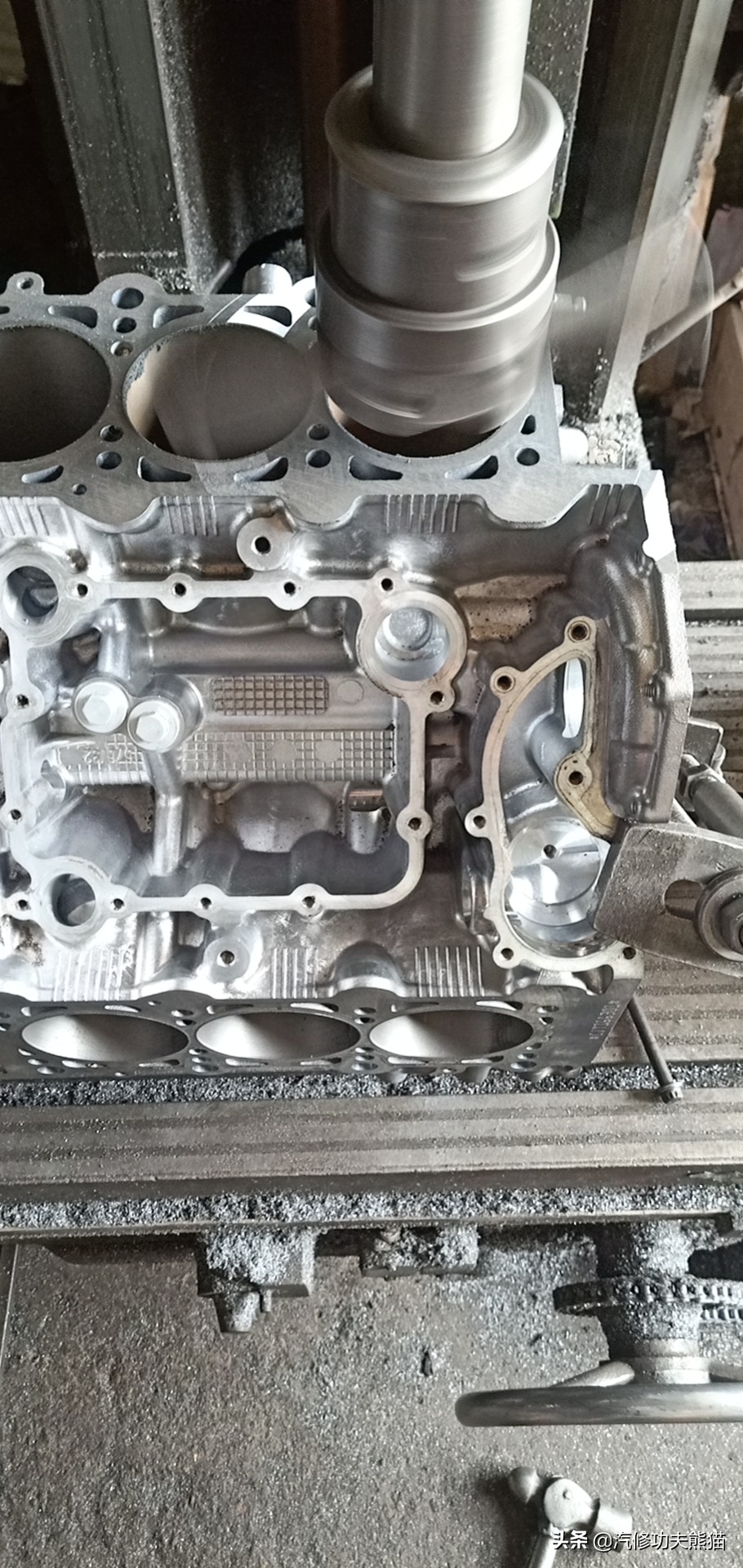 奥迪a8烧机油吗48v轻混,奥迪a8烧机油一千公里烧0.5正常吗