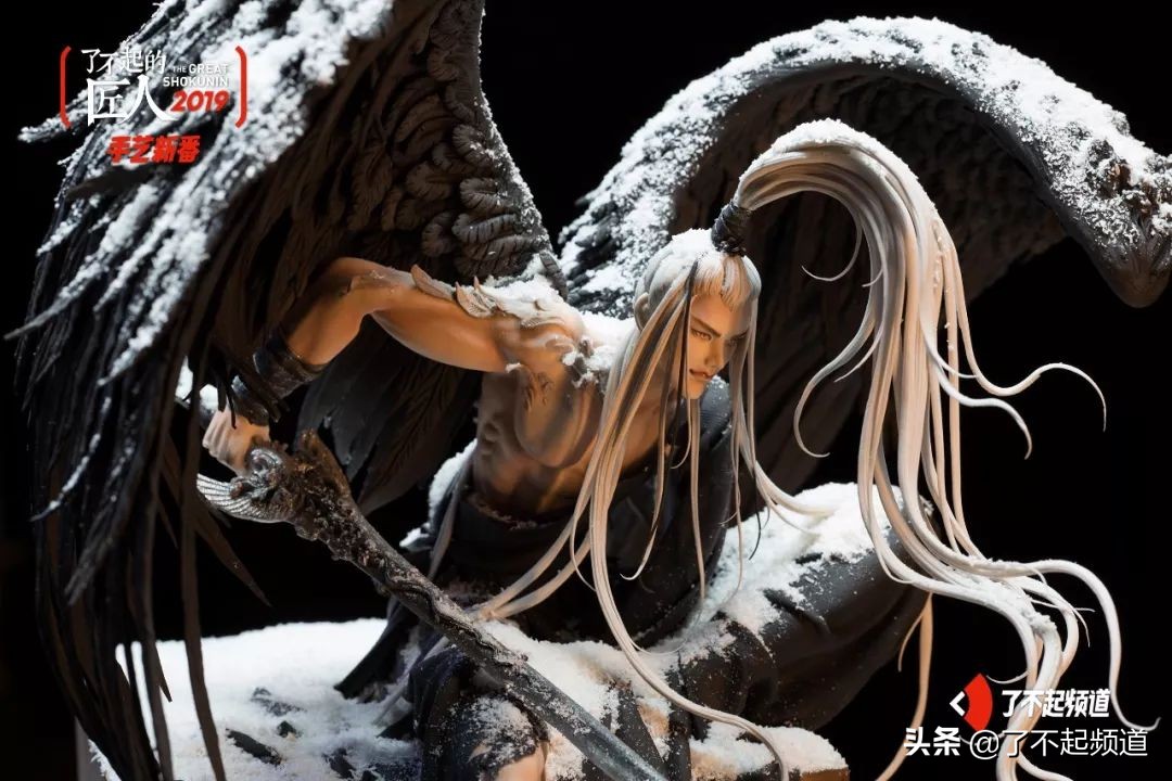 他从珠宝首饰到美容美发样样精通,只为做好一块蛋糕