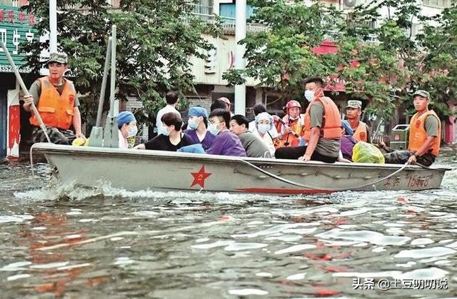 民工带儿子买耐克遭店员驱赶,工人带儿子买耐克遭歧视