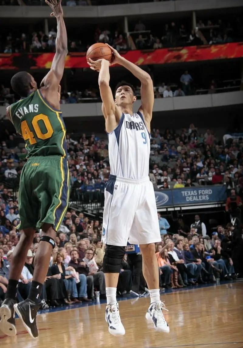 易建联nike篮球签名,nike易建联1代