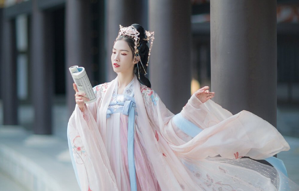 为什么汉服圈很少提汉尚华莲,汉服坑究竟坑在何处