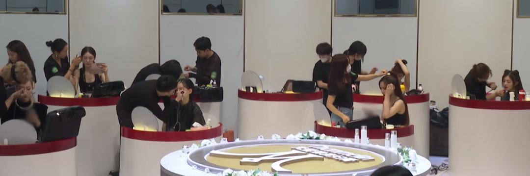 宁静乘风破浪的姐姐万茜出场,乘风破浪宁静黄龄万茜唱歌