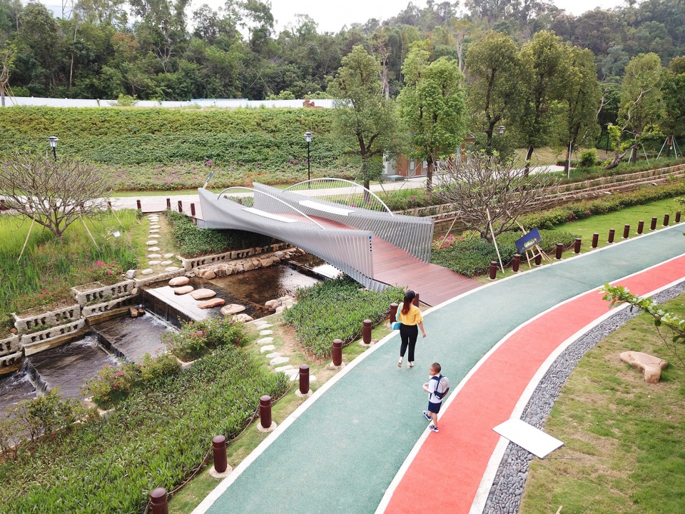 深圳禾塘湿地公园人行钢桥/中建钢构有限公司
