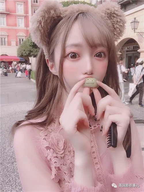 19岁少女整容成60岁大妈,女子花20w整容成网红脸