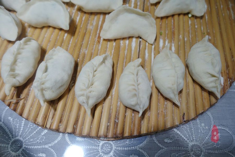 吃饺子不放肉，全家人还都吃得有滋有味的，孙女吃得最开心